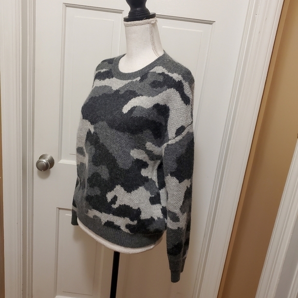 Lucky Brand Camo Print Knit Sweater size Medium - Picture 5 of 9